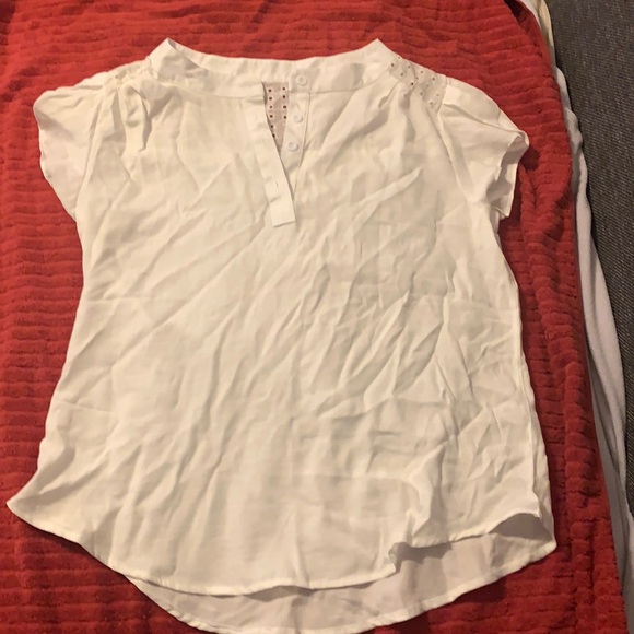 Cute white blouse. - Picture 1 of 2